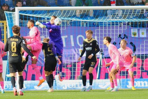 Luca Dante Philipp TSG Hoffenheim II, 37 boxes the ball GER, TSG 1899 Hoffenheim II vs FC Erzgebirge Aue, Football, 3 Liga, Matchday 12, Season 2025 2026, 26 10 2025 DFL DFB REGULATIONS PROHIBIT ANY USE OF PHOTOGRAPHS as IMAGE SEQUENCES and or QUASI VIDEO GER,TSG 1899 Hoffenheim II vs FC Erzgebirge Aue, Football, 3 Liga, Matchday 12, Season 2025 2026, 26 10 2025 Hoffenheim Copyright: xEibner-Pressefoto JoergxHirschx EP_JHH
