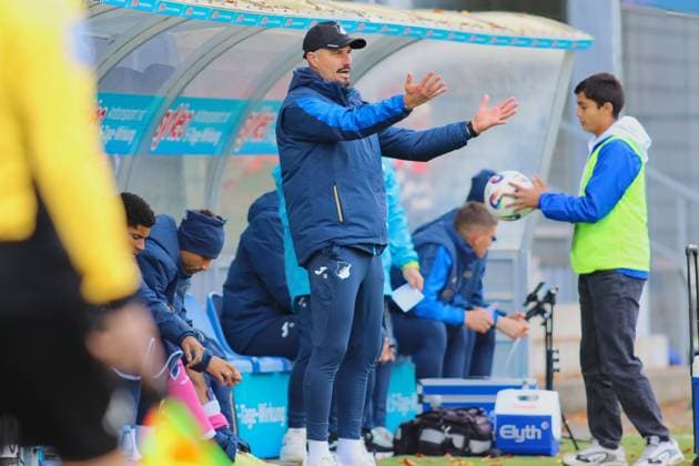 Stefan Kleineheismann TSG Hoffenheim II, head coach gesticulates GER, TSG 1899 Hoffenheim II vs FC Erzgebirge Aue, Football, 3 Liga, Matchday 12, Season 2025 2026, 26 10 2025 DFL DFB REGULATIONS PROHIBIT ANY USE OF PHOTOGRAPHS as IMAGE SEQUENCES and or QUASI VIDEO GER,TSG 1899 Hoffenheim II vs FC Erzgebirge Aue, Football, 3 Liga, Matchday 12, Season 2025 2026, 26 10 2025 Hoffenheim Copyright: xEibner-Pressefoto JoergxHirschx EP_JHH