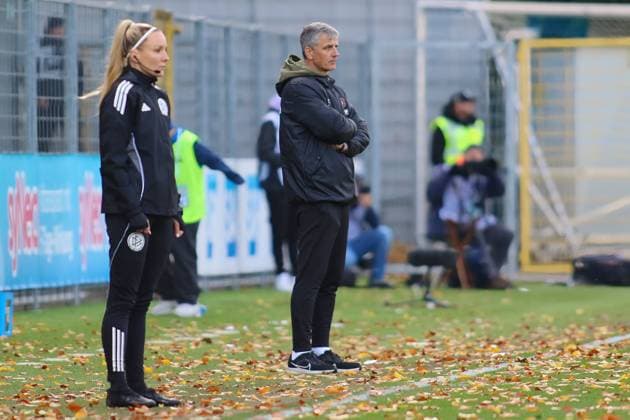v li Referee Fourth Michel Fabienne, Jens Haertel FC Erzgebirge Aue, Head Coach GER, TSG 1899 Hoffenheim II vs FC Erzgebirge Aue, Football, 3 Liga, Matchday 12, Season 2025 2026, 26 10 2025 DFL DFB REGULATIONS PROHIBIT ANY USE OF PHOTOGRAPHS as IMAGE SEQUENCES and or QUASI VIDEO GER,TSG 1899 Hoffenheim II vs FC Erzgebirge Aue, Football, 3 Liga, Matchday 12, Season 2025 2026, 26 10 2025 Hoffenheim Copyright: xEibner-Pressefoto JoergxHirschx EP_JHH