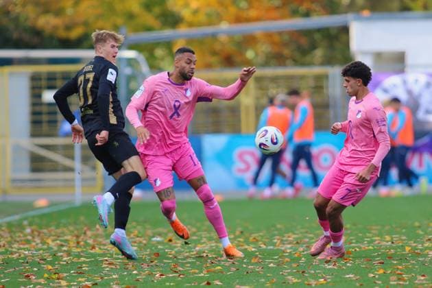 from left in duel, Paul Seidel FC Erzgebirge Aue, 37 , Ruben Reisig TSG Hoffenheim II, 17 , Ayoube Amaimouni Echghouyab TSG Hoffenheim II, 7 GER, TSG 1899 Hoffenheim II vs FC Erzgebirge Aue, Football, 3 Liga, Matchday 12, Season 2025 2026, 26 10 2025 DFL DFB REGULATIONS PROHIBIT ANY USE OF PHOTOGRAPHS as IMAGE SEQUENCES and or QUASI VIDEO GER,TSG 1899 Hoffenheim II vs FC Erzgebirge Aue, Football, 3 Liga, Matchday 12, Season 2025 2026, 26 10 2025 Hoffenheim Copyright: xEibner-Pressefoto JoergxHirschx EP_JHH