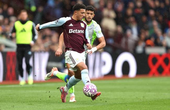Jadon Sancho of Aston Villa Aston Villa v Manchester City, Premier League, Football, Villa Park, Birmingham, UK - 26 Oct 2025Birmingham Villa Park United Kingdom EDITORIAL USE ONLY No use with unauthorised audio, video, data, fixture lists, club league logos or live services. Online in-match use limited to 120 images, no video emulation. No use in betting, games or single club league player publications. Copyright: xKieranxMcManus Shutterstockx 15593465aq