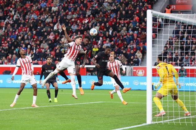 Header to 2 0 for Bayer Leverkusen by Edmond Tapsoba Bayer 04 Leverkusen, 12 GER, Bayer Leverkusen vs SC Freiburg, Soccer, 1 Liga, Matchday 8, Season 2025 2026, 26 10 2025 DFL REGULATIONS PROHIBIT ANY USE OF PHOTOGRAPHS AS IMAGE SEQUENCES AND OR QUASI VIDEO GER, Bayer Leverkusen vs SC Freiburg, Soccer, 1 Liga, Matchday 8, Season 2025 2026, 26 10 2025 Leverkusen Copyright: xEibner-Pressefoto FrankxZeisingx EP_FZG