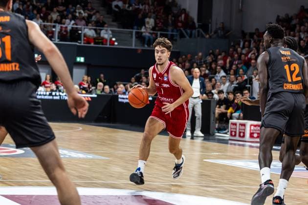 GER, easy Credit Basketball Bundesliga, BMA365 Bamberg Baskets Niners Chemnitz 26 10 2025, BROSE Arena, Bamberg, GER, easy Credit Basketball Bundesliga, BMA365 Bamberg Baskets Niners Chemnitz Zachary Ensminger BMA365 Bamberg Baskets, 1 Photo Alexander Trienitz Bamberg BROSE Arena Bayern Germany
