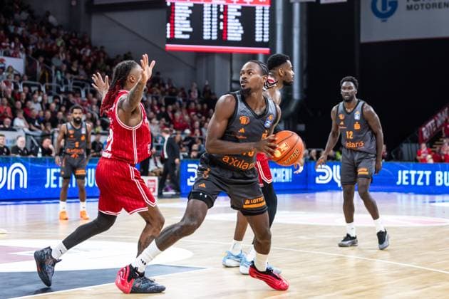 GER, easy Credit Basketball Bundesliga, BMA365 Bamberg Baskets Niners Chemnitz 26 10 2025, BROSE Arena, Bamberg, GER, easy Credit Basketball Bundesliga, BMA365 Bamberg Baskets Niners Chemnitz Ty Brewer Niners Chemnitz, 15 Photo Alexander Trienitz Bamberg BROSE Arena Bayern Germany
