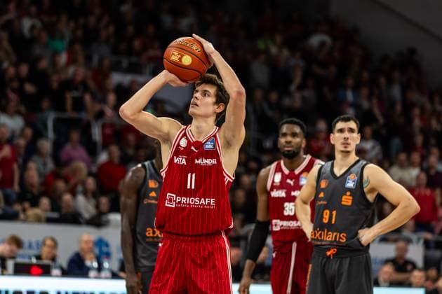 GER, easy Credit Basketball Bundesliga, BMA365 Bamberg Baskets Niners Chemnitz 26 10 2025, BROSE Arena, Bamberg, GER, easy Credit Basketball Bundesliga, BMA365 Bamberg Baskets Niners Chemnitz Richard Balint BMA365 Bamberg Baskets, 11 at a free throw Photo Alexander Trienitz Bamberg BROSE Arena Bayern Germany