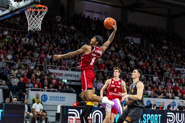 Sport Bilder des Tages GER, easy-Credit Basketball-Bundesliga, BMA365 Bamberg Baskets - Niners Chemnitz. 26.10.2025, BROSE Arena, Bamberg, GER, easy-Credit Basketball-Bundesliga, BMA365 Bamberg Baskets - Niners Chemnitz. Demarcus Demonia (BMA365 Bamberg Baskets, 8) Foto Alexander Trienitz Bamberg BROSE Arena Bayern Deutschland *** GER, easy Credit Basketball Bundesliga, BMA365 Bamberg Baskets Niners Chemnitz 26 10 2025, BROSE Arena, Bamberg, GER, easy Credit Basketball Bundesliga, BMA365 Bamberg Baskets Niners Chemnitz Demarcus Demonia BMA365 Bamberg Baskets, 8 Photo Alexander Trienitz Bamberg BROSE Arena Bayern Germany