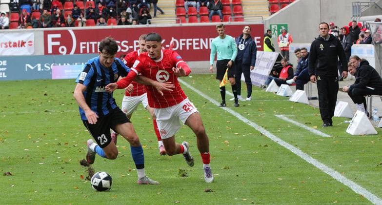 26 10 2025 xmgoodx Offenbach am Main, Sparda Bank Hessen Stadion Stadion Bieberer Berg Regionalliga Saison 2025 2026 Kickers Offenbach OFC SV Eintracht Trier 05 Frederik Rahn Trier vs Ouassim Karada 24, OFC