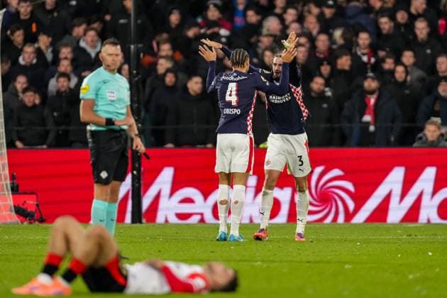 2025-10-26 Feyenoord v PSV - Dutch Eredivisie ROTTERDAM, NETHERLANDS - OCTOBER 26: Yarek Gasiorowski of PSV celebrates with Armando Obispo of PSV after winning during the Dutch Eredivisie match between Feyenoord and PSV at Stadion Feijenoord on October 26, 2025 in Rotterdam, Netherlands. Rotterdam Stadion Feijenoord Netherlands Content not available for redistribution in The Netherlands directly or indirectly through any third parties. Copyright: xJorisxVerwijstx