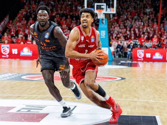 Amadou Sow Niners Chemnitz, 12 , Ibi Watson BMA365 Bamberg Baskets, 02 , BMA365 Bamberg Baskets vs Niners Chemnitz, Basketball, easyCredit BBL, Matchday 5, 26 10 2025 BMA365 Bamberg Baskets vs Niners Chemnitz, Basketball, easyCredit BBL, Matchday 5, 26 10 2025 Bamberg Copyright: xEibner-Pressefoto G.xSantemizx EP_EER