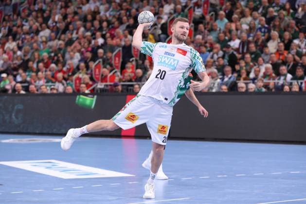 26 10 2025, xgox, Handball Daikin HBL, TSV Hannover Burgdorf SC Magdeburg emspor, v l Philipp Weber Magdeburg, 20 at Siebenmeter Hannover