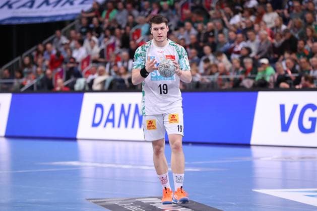 26 10 2025, xgox, Handball Daikin HBL, TSV Hannover Burgdorf SC Magdeburg emspor, v l Elvar Oern Jonsson Magdeburg, 19 am Ball, plays the ball Hannover