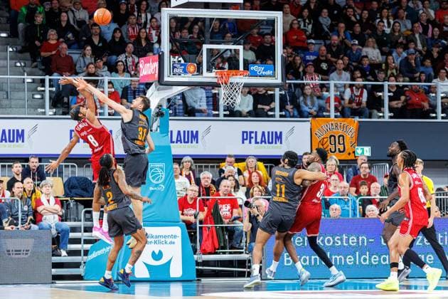 Demarcus Demonia BMA365 Bamberg Baskets, 08 , Robbie Beran Jr Niners Chemnitz, 31 , Nike Sibande Niners Chemnitz, 02 , Kostja Mushidi Niners Chemnitz, 11 , Ejiofor Onu BMA365 Bamberg Baskets, 35 , BMA365 Bamberg Baskets vs Niners Chemnitz, Basketball, easyCredit BBL, Matchday 5, 26 10 2025 BMA365 Bamberg Baskets vs Niners Chemnitz, Basketball, easyCredit BBL, Matchday 5, 26 10 2025 Bamberg Copyright: xEibner-Pressefoto G.xSantemizx EP_EER