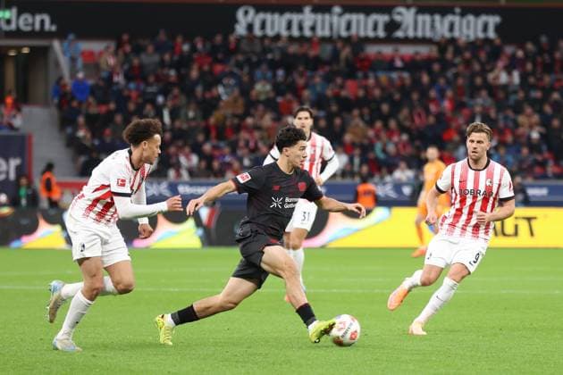 Ibrahim Maza Bayer 04 Leverkusen, 30 on the ball GER, Bayer Leverkusen vs SC Freiburg, Football, 1 Liga, Matchday 8, Season 2025 2026, 26 10 2025 DFL REGULATIONS PROHIBIT ANY USE OF PHOTOGRAPHS AS IMAGE SEQUENCES AND OR QUASI VIDEO GER, Bayer Leverkusen vs SC Freiburg, Football, 1 Liga, Matchday 8, Season 2025 2026, 26 10 2025 Leverkusen Copyright: xEibner-Pressefoto FrankxZeisingx EP_FZG