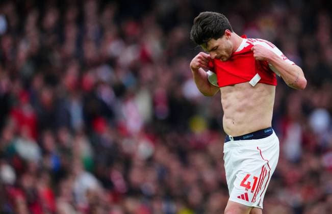 Declan Rice of Arsenal Arsenal v Crystal Palace, Premier League, Football, Emirates Stadium, London, UK - 26 Oct 2025London Emirates Stadium United Kingdom EDITORIAL USE ONLY No use with unauthorised audio, video, data, fixture lists, club league logos or live services. Online in-match use limited to 120 images, no video emulation. No use in betting, games or single club league player publications. Copyright: xJavierxGarcia Shutterstockx 15593463ae