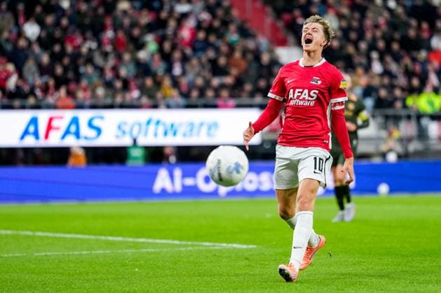 2025-10-26 AZ Alkmaar v FC Utrecht - Dutch Eredivisie ALKMAAR, NETHERLANDS - OCTOBER 26: Sven Mijnans of AZ Alkmaar looks dejected and shouting during the Dutch Eredivisie match between AZ Alkmaar and FC Utrecht at AFAS Stadion on October 26, 2025 in Alkmaar, Netherlands. Alkmaar AFAS Stadion Netherlands Content not available for redistribution in The Netherlands directly or indirectly through any third parties. Copyright: xEdxvanxdexPolx