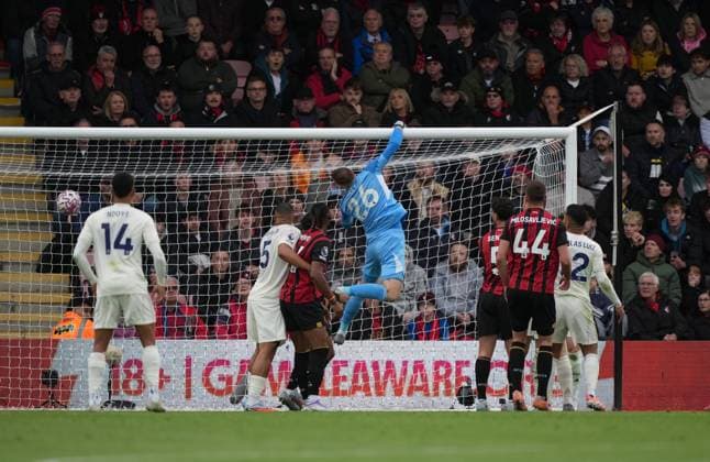 Bournemouth v Nottingham Forest, Premier League, Football, Vitality Stadium, Bournemouth, UK - 26 Oct 2025 GOAL 1-0. The ball comes in from a corner and Marcus Tavernier of Bournemouth beats Matz Sels of Nottingham Forest. Bournemouth Vitality Stadium Bournemouth GBR, UK NEWSPAPERS OUT Copyright: xSeanxRyanx