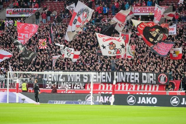 Soccer, 1 Bundesliga, 20251026, VfB Stuttgart 1 FSV Mainz 05 In the picture Fans Stuttgart Banner DENIZ, WIR STEHEN HINTER DIR Stuttgart MHP Arena Baden Württemberg Germany Copyright: Passion2Press MarkusxFischerx