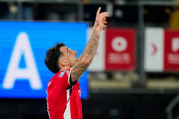 ALKMAAR , 26-10-2025 , AFAS stadium , season 2025 2026 , Dutch Eredivisie football , match between AZ and FC Utrecht , Picture shows AZ player Troy Parrott celebrating the 2-0 AZ - Utrecht  x31701527x Copyright: