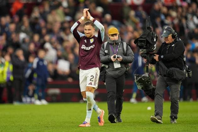 Aston Villa v Manchester City, Premier League Matty Cash of Aston Villa celebrating after the Aston Villa v Manchester City Premier League match at Villa Park, Birmingham, England on 26 October 2025 Credit: Dylan Hepworth Every Second Media Editorial use only. All images are copyright Every Second Media Limited. No images may be reproduced without prior permission. All rights reserved. Premier League and Football League images are subject to licensing agreements with Football DataCo Limited. see https: www.football-dataco.com Copyright: xIMAGO EveryxSecondxMediax ESM-1641-0070 DylanxHepworthx xEveryxSecondxMediax