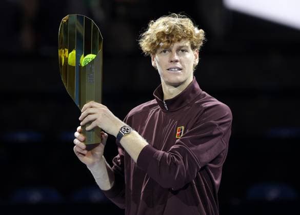 TENNIS - ATP, Tennis Herren Erste Bank Open VIENNA,AUSTRIA,26.OCT.25 - TENNIS - ATP World Tour, Erste Bank Open. Image shows Jannik Sinner (ITA). Keywords: trophy.  GEPAxpictures xWalterxLuger