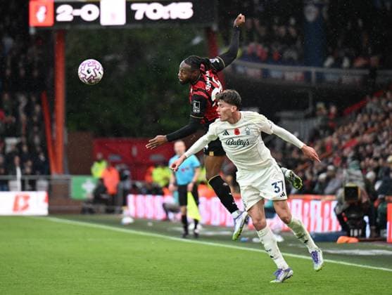 26th October 2025, Bournemouth, Dorset, England; Premier League Football, AFC Bournemouth versus Nottingham Forest; Antoine Semenyo of Bournemouth competes in the air with Nicolo Savona of Nottingham Forest  SimonxWest