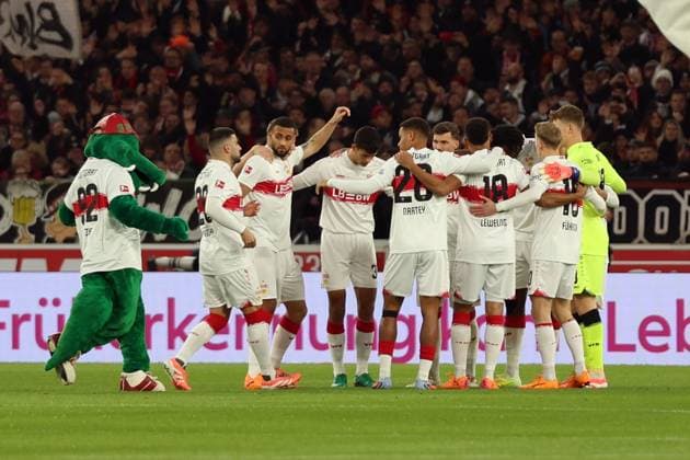 26 10 2025, xrekx, Soccer 1 Bundesliga, VfB Stuttgart 1 FSV Mainz 05 v l Teamkreis VfB Stuttgart DFL DFB REGULATIONS PROHIBIT ANY USE OF PHOTOGRAPHS as IMAGE SEQUENCES and or QUASI VIDEO Stuttgart