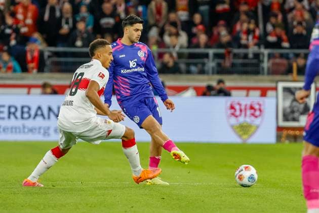 Jamie Leweling VfB Stuttgart, 18 and Nadiem Amiri 1 FSV Mainz, 10 fighting for the ball , Germany, Football, 1 Bundesliga, Matchday 8, 2025 2026, VfB Stuttgart vs 1 FSV Mainz 05, 26 10 2025, MHP Arena, Stuttgart, Germany Stuttgart MHP Arena Baden Württemberg Germany Copyright: xGrantxHubbsx