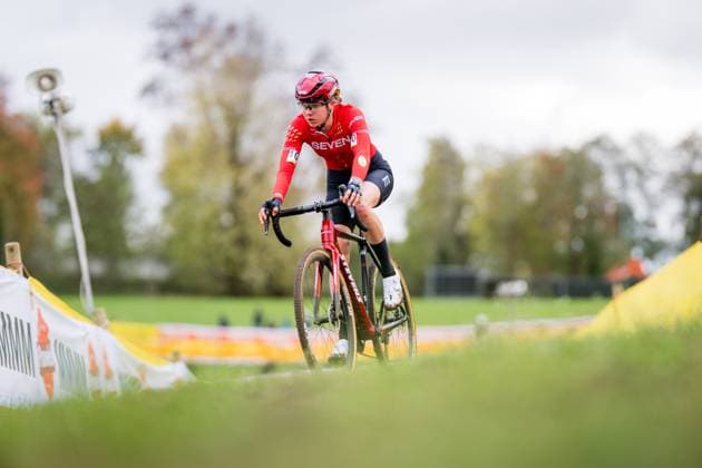 Dutch Aniek Van Alphen pictured in action during the women s elite race of the Superprestige race of Overijse, stage 2 (out of 8) in the Superprestige cyclocross competition, in Overijse, Sunday 26 October 2025. JASPERxJACOBS  x138021905x