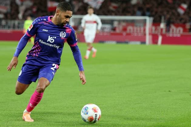 26 10 2025, xrekx, Soccer 1 Bundesliga, VfB Stuttgart 1 FSV Mainz 05 v l Phillipp Mwene 1 FSV Mainz 05 DFL DFB REGULATIONS PROHIBIT ANY USE OF PHOTOGRAPHS as IMAGE SEQUENCES and or QUASI VIDEO Stuttgart