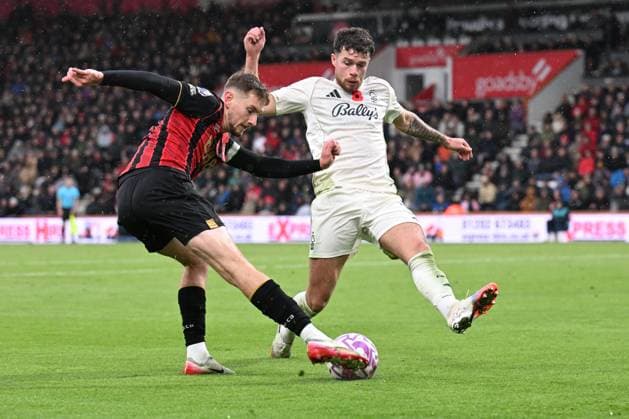 Bournemouth v Nottingham Forest Premier League Alex Scott of Bournemouth crosses during the Premier League match at the Vitality Stadium, Bournemouth UK Newspapers OUT Copyright: xJeremyxLandeyx FIL-22402-0102