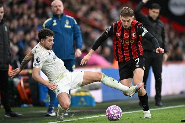 Bournemouth v Nottingham Forest Premier League David Brooks of Bournemouth is challenged by Neco Williams of Nottingham Forest during the Premier League match at the Vitality Stadium, Bournemouth UK Newspapers OUT Copyright: xJeremyxLandeyx FIL-22402-0110