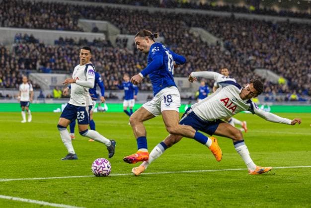 Football - FA Premier League - Everton FC v Tottenham Hotspur FC LIVERPOOL, ENGLAND - Sunday, October 26, 2025: Everton s Jack Grealish is challenged by Tottenham Hotspur s Brennan Johnson during the FA Premier League match between Everton FC and Tottenham Hotspur FC at Bramley-Moore Dock. (Photo by David Rawcliffe Propaganda) LIVERPOOL Bramley-Moore Dock MERSEYSIDE ENGLAND  Copyright: xDavidxRawcliffex P2025-10-26-Everton_Tottenham-2