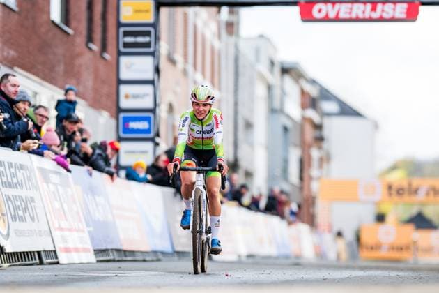 Italian Sara Casasola celebrates as she crosses the finish line at the women s elite race of the Superprestige race of Overijse, stage 2 (out of 8) in the Superprestige cyclocross competition, in Overijse, Sunday 26 October 2025. JASPERxJACOBS  x138022205x