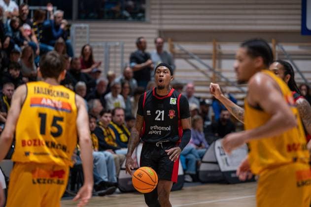 Nil Failenschmid Clavera Bozic Estriche Knights Kirchheim, 15 , John Williams Jr Bayer Giants Leverkusen, 21 , Tylan James Pope Bozic Estriche Knights Kirchheim, 09 , Donte Nicholas Bayer Giants Leverkusen, 15 , GER, Bozic Estriche Knights Kirchheim vs Bayer Giants Leverkusen, BARMER 2 Basketball Bundesliga, 05 Matchday, Season 2025 2026, 26 10 2025 GER, Bozic Estriche Knights Kirchheim vs Bayer Giants Leverkusen, BARMER 2 Basketball Bundesliga, 05 Matchday, Season 2025 2026, 26 10 2025 Kirchheim unter Teck Copyright: xEibner-Pressefoto SilasxKunzx EP_SKZ