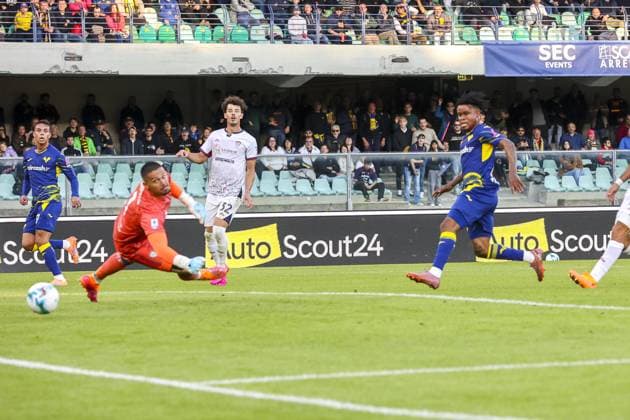 Gift Orban of Hellas Verona FC scores a goal during Hellas Verona FC vs Cagliari Calcio, 8Â° Serie A Enilive 2025-26 game at Marcantonio Bentegodi stadium in Verona (VR), Italy, on October 26, 2025.  Copyright: xDavidexCasentini IPAxSportx xipa-agency.netx xx IPA_67107248 IPA_Agency_IPA67107248