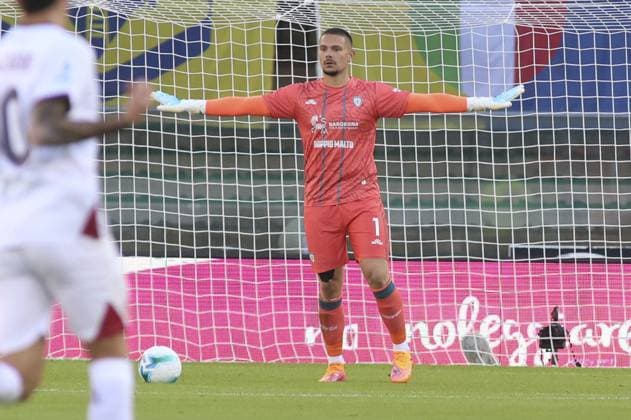 Elia Caprile of Cagliari Calcio during Hellas Verona FC vs Cagliari Calcio, 8Â° Serie A Enilive 2025-26 game at Marcantonio Bentegodi stadium in Verona (VR), Italy, on October 26, 2025.  Copyright: xDavidexCasentini IPAxSportx xipa-agency.netx xx IPA_67107336 IPA_Agency_IPA67107336