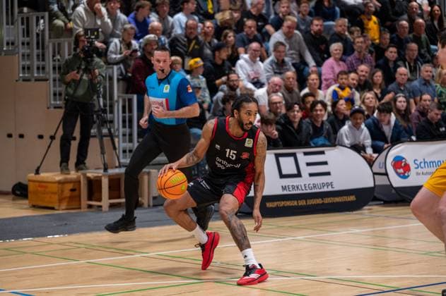 Donte Nicholas Bayer Giants Leverkusen, 15 , GER, Bozic Estriche Knights Kirchheim vs Bayer Giants Leverkusen, BARMER 2 Basketball Bundesliga, 05 Matchday, Season 2025 2026, 26 10 2025 GER, Bozic Estriche Knights Kirchheim vs Bayer Giants Leverkusen, BARMER 2 Basketball Bundesliga, 05 Matchday, Season 2025 2026, 26 10 2025 Kirchheim unter Teck Copyright: xEibner-Pressefoto SilasxKunzx EP_SKZ