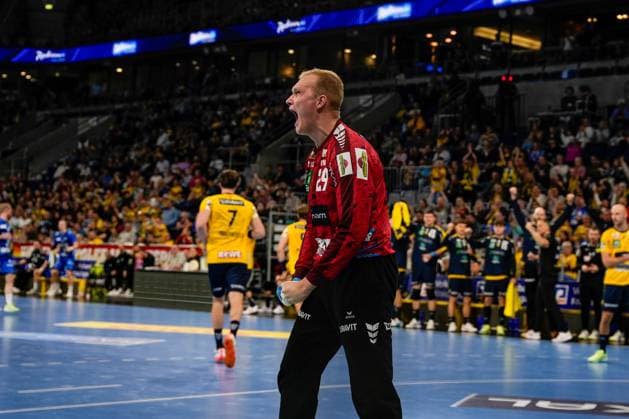 26 10 2025, xdaymx, Handball Daikin HBL, Rhein Neckar Loewen TVB Stuttgart v l Jubel gehaltener 7 Meter David Späth RNL Mannheim
