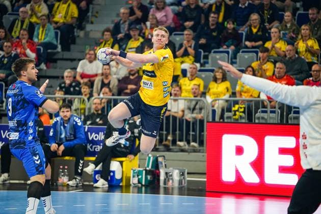 26 10 2025, xdaymx, Handball Daikin HBL, Rhein Neckar Loewen TVB Stuttgart vl Gianfranco, Pribetic TVB Stuttgart and Haukur, Thrastarson TVB Mannheim