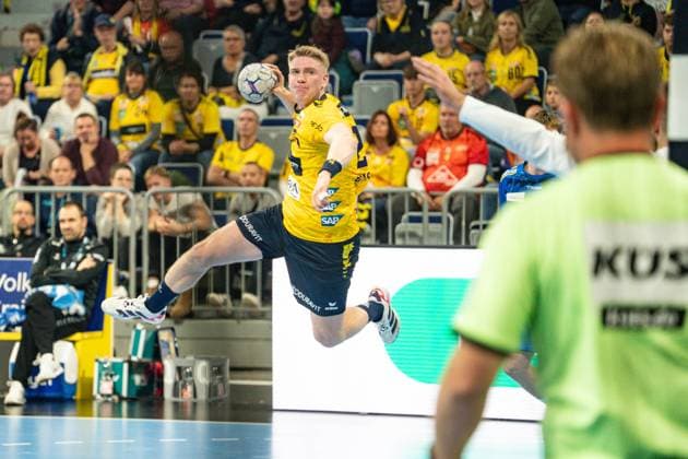26 10 2025, xdaymx, Handball Daikin HBL, Rhein Neckar Loewen TVB Stuttgart v l Torabschluss Haukur, Thrastarson RNL Mannheim