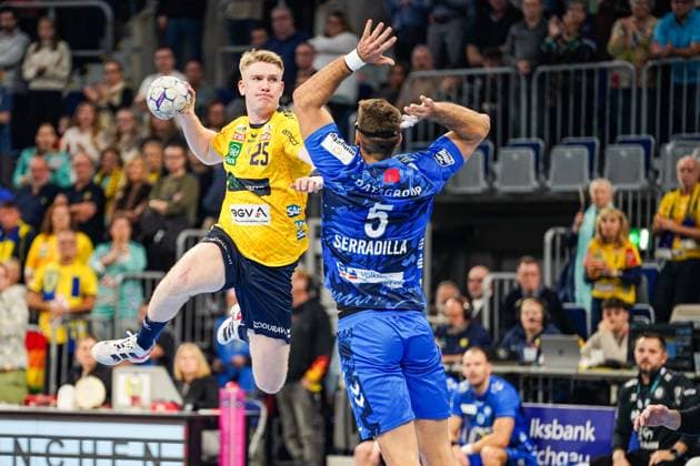 26 10 2025, xdaymx, Handball Daikin HBL, Rhein Neckar Loewen TVB Stuttgart v l Haukur Thrastarson RNL Antonio Serradilla TVB Mannheim