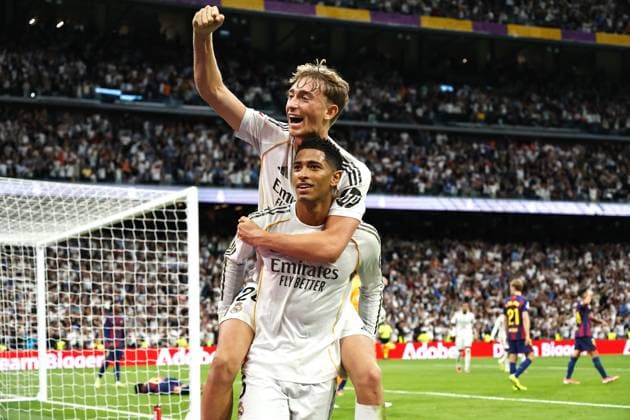 Jude Bellingham, Dean Huijsen (Real), OCTOBER 26, 2025 - Football Soccer : Bellingham celebrate after his goal during Spanish LaLiga EA Sports match between Real Madrid CF - FC Barcelona, Barca at the Estadio Santiago Bernabeu in Madrid, Spain. Noxthirdxpartyxsales  aflo_308297533