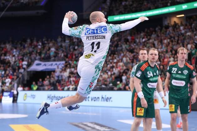 26 10 2025, xgox, Handball Daikin HBL, TSV Hannover Burgdorf SC Magdeburg emspor, v l Daniel Pettersson Magdeburg, 11 wirft Tor, Torschuetze, erzielt Tor, Treffer, scores the goal Hannover
