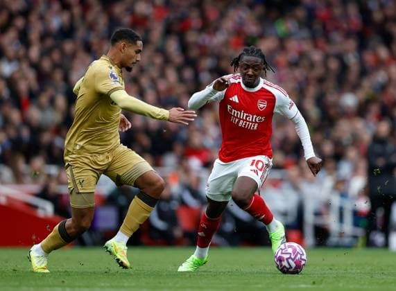 Eberechi Eze of Arsenal takes on Maxence Lacroix of Crystal Palace Arsenal v Crystal Palace, Football, Premier League, Emirates Stadium, Islington, London, UK - 26 10 2025 EDITORIAL USE ONLY No use with unauthorised audio, video, data, fixture lists (outside the EU), club league logos or live services. Online in-match use limited to 45 images (+15 in extra time). No use to emulate moving images. No use in betting, games or Copyright: xMattxImpey Shutterstockx 15615303bq