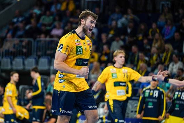 26 10 2025, xdaymx, Handball Daikin HBL, Rhein Neckar Loewen TVB Stuttgart v l Jubel Steven Lucnar Jacobsen RNL Mannheim