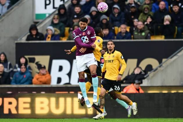 Wolverhampton Wanderers v Burnley Premier League 26 10 2025. Burnley midfielder Josh Laurent (29) heads the ball during the Premier League match between Wolverhampton Wanderers and Burnley at Molineux, Wolverhampton, England on 26 October 2025. Wolverhampton Molineux West Midlands England Editorial use only DataCo restrictions apply See www.football-dataco.com , Copyright: xDennisxGoodwinx PSI-23098-0062