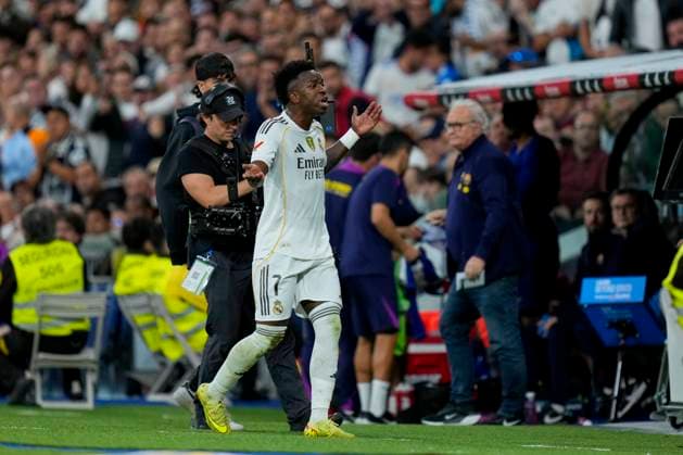 ESP: Real Madrid CF - FC Barcelona, Barca La Liga EA Sports. Date 10 Vinicius Junior of Real Madrid CF reacts during the La Liga EA Sports match between Real Madrid CF and FC Barcelona played at Santiago Bernabeu Stadium on October 26, 2025 in Madrid. kpng Copyright: xCesarxCebollax xPRESSINx PS_251026_RMA_BAR_2425_496