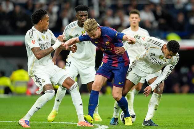 Real Madrid CF™s Eder Militao, Aurelien Tchouameni and Jude Bellingham and FC Barcelona, Barca s Frenkie De Jong (c) during La Liga match. October 26, 2025. (20251026276)