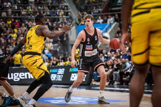 Tobias Jensen ratiopharm Ulm, 07 vs Yorman Polas Bartolo MHP RIESEN Ludwigsburg, 13 GER, MHP Riesen Ludwigsburg vs ratiopharm Ulm, easycredit BBL, Basketball, Bundesliga, Matchday 5, Season 2025 2026, 26 10 2025 GER, MHP Riesen Ludwigsburg vs ratiopharm Ulm, easycredit BBL, Basketball, Bundesliga, Matchday 5, Season 2025 2026, 26 10 2025 Ludwigsburg Copyright: xSandyxDinkelackerx EP_SDR