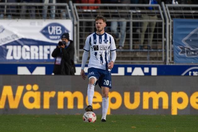 GER, Football, RLN, VfB Oldenburg vs Bremer SV 26 10 2025, Marschwegstadion, Oldenburg, GER, RLN, VfB Oldenburg vs Bremer SV, DFL regulations prohibit any use of photographs as image sequences and or quasi video, im Bild Marc SCHRÖDER SCHROEDER VfB Oldenburg 20 Einzelaktion, Ganzkörper Ganzkoerper nordphotoxgmbhx xRojahn nph00310